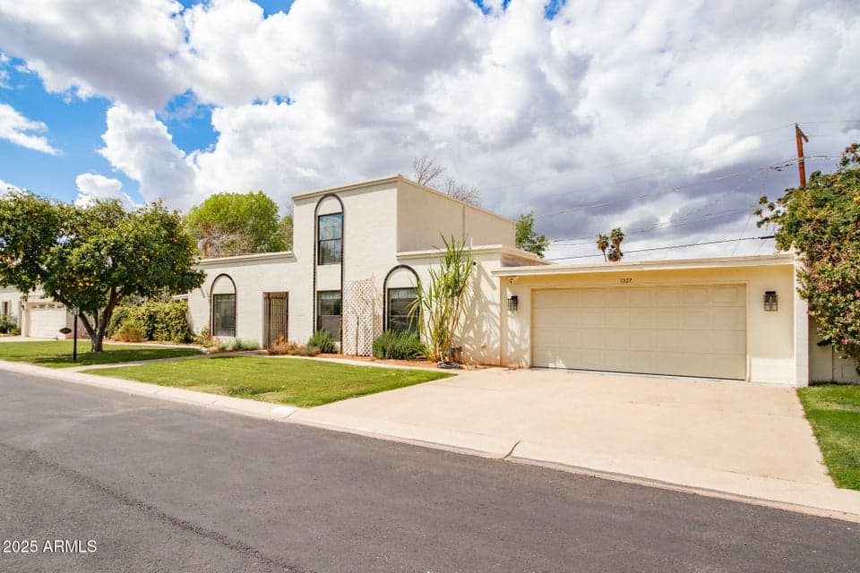 1327 W GLENDALE Avenue, Phoenix, AZ 85021 — photo 1 of 39