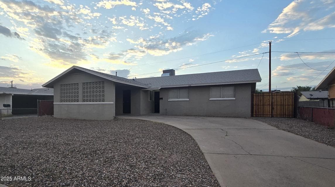 2211 W PECAN Road, Phoenix, AZ 85041 — photo 1 of 21