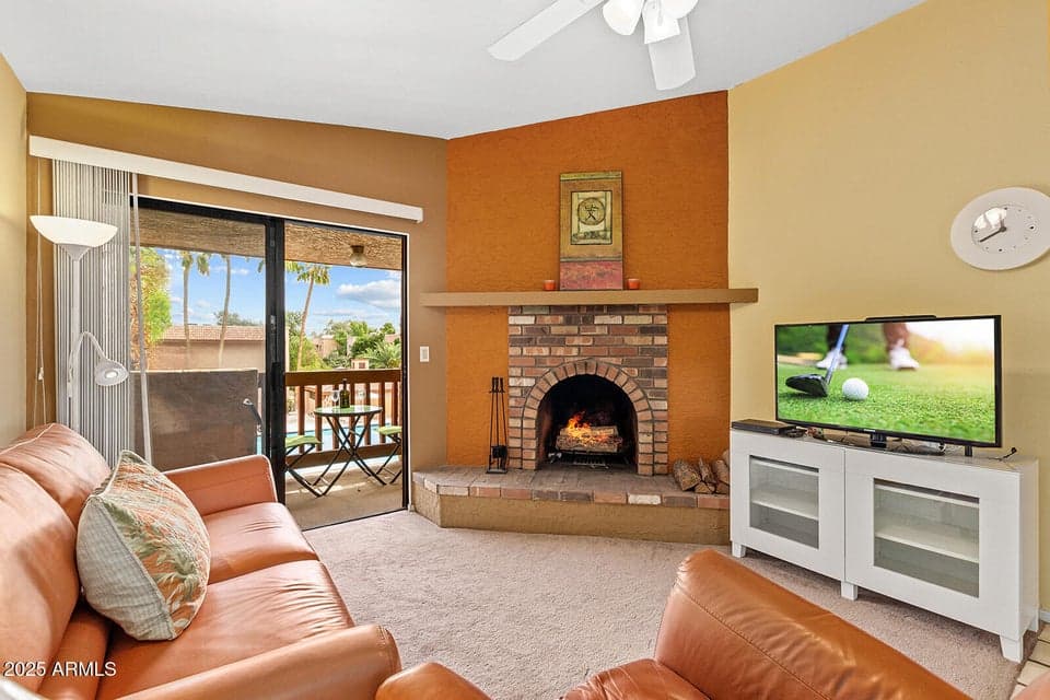 COZY FAMILY ROOM