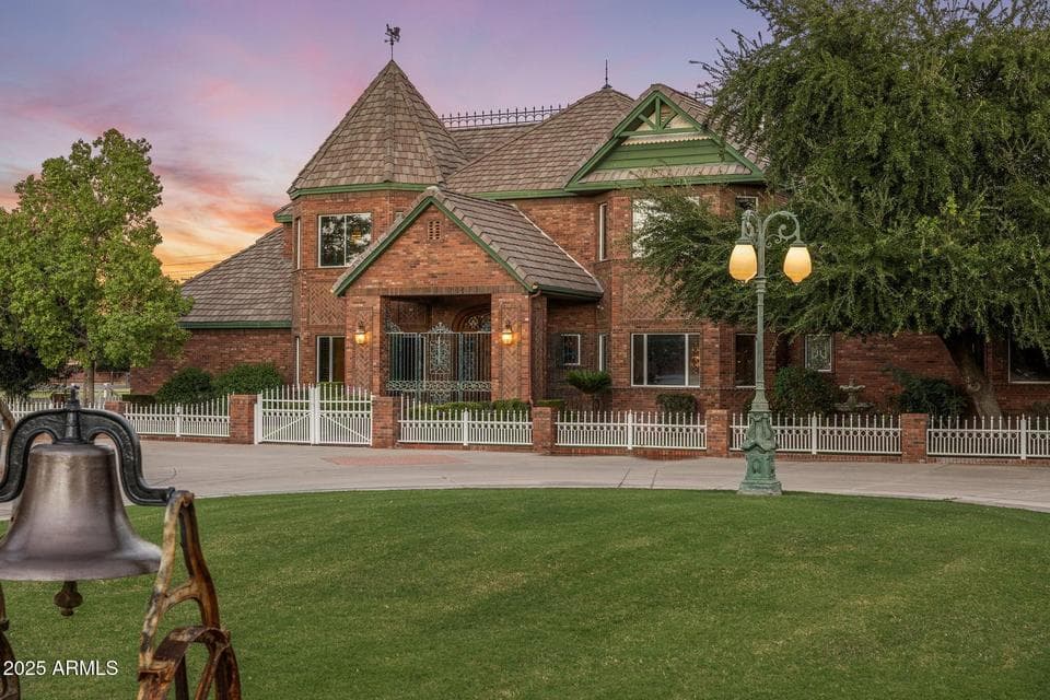 2025 S VAL VISTA Drive, Gilbert, AZ 85295 — photo 1 of 104