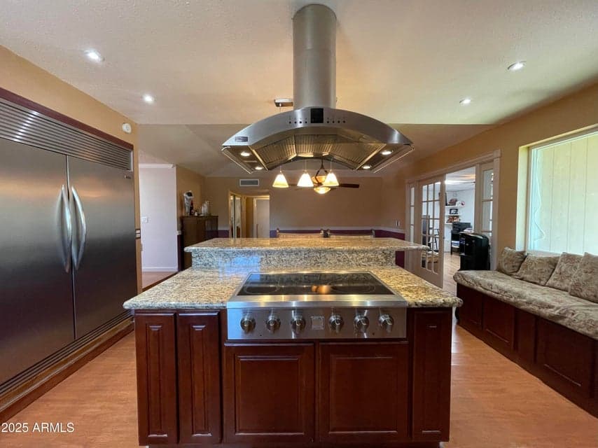 9221 N 48TH Drive, Glendale, AZ 85302 — photo 1 of 32