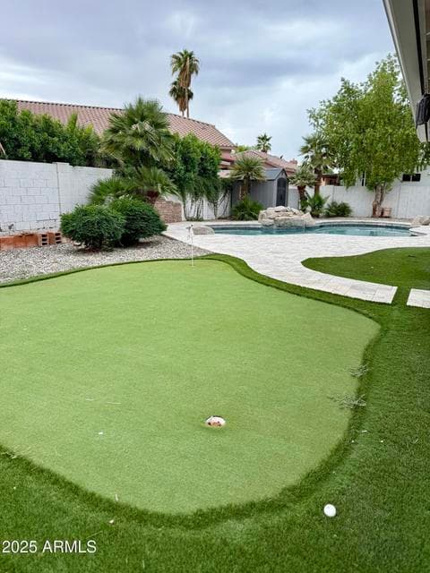 putting green backyard