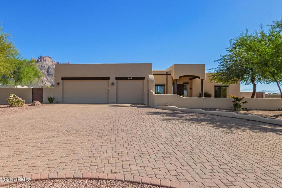 945 N MOUNTAIN VIEW Road, Apache Junction, AZ 85119 — photo 1 of 53