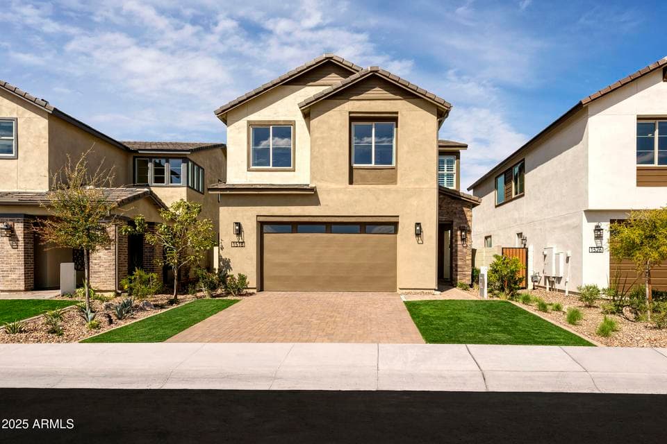 1518 E COCONINO Way, Gilbert, AZ 85298 — photo 1 of 14