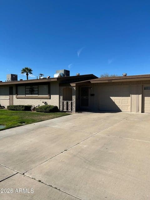 10022 W LAKEVIEW Circle N, Sun City, AZ 85351 — photo 1 of 30