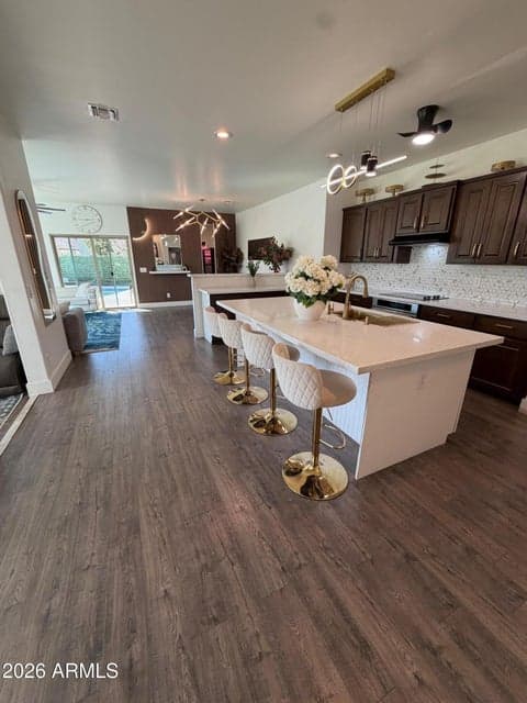 Gorgeous Modern 3 bedroom Home with Solar Panels