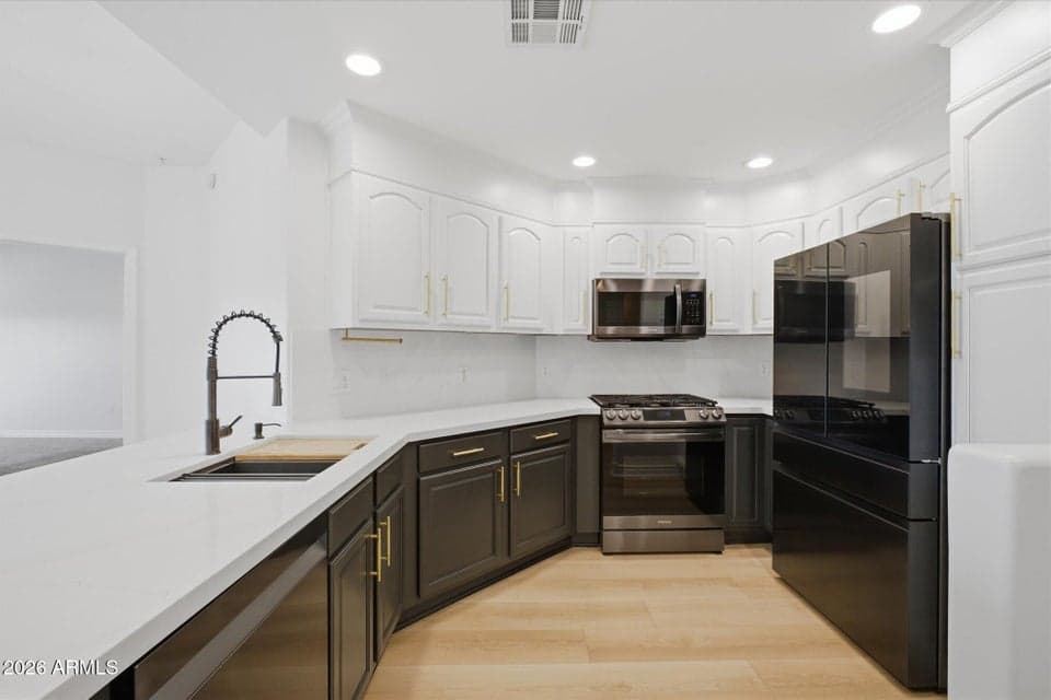 5350 E DEER VALLEY Drive 4429, Phoenix, AZ 85054 — photo 1 of 28