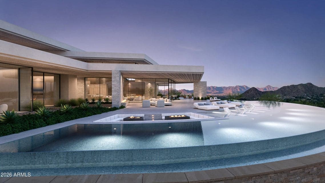 stately living in Paradise Valley, AZ