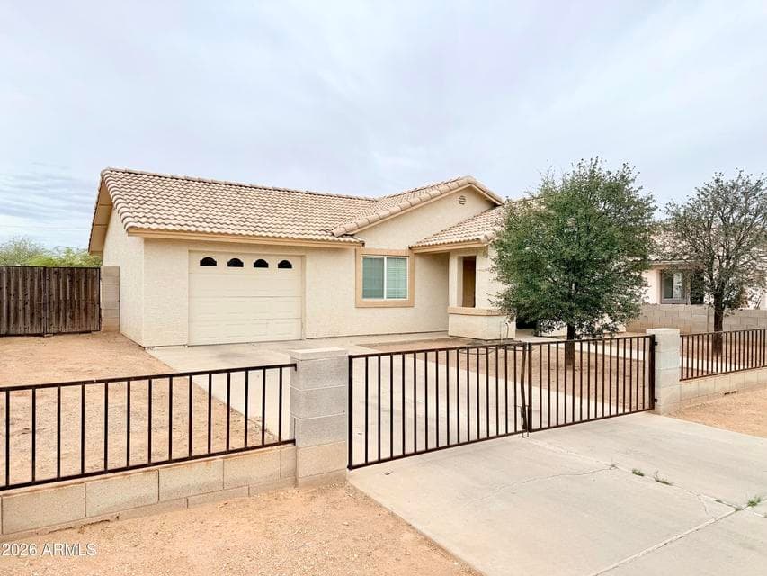 521 W 9TH Street, Casa Grande, AZ 85122 — photo 1 of 24