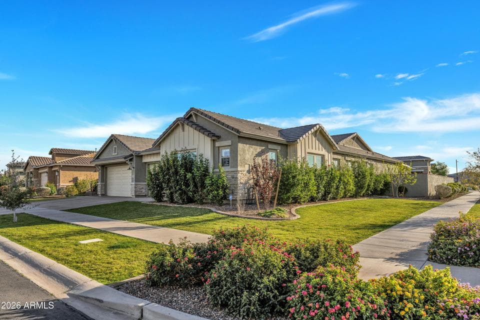 4740 S Venus, Mesa, AZ 85212 — photo 1 of 33