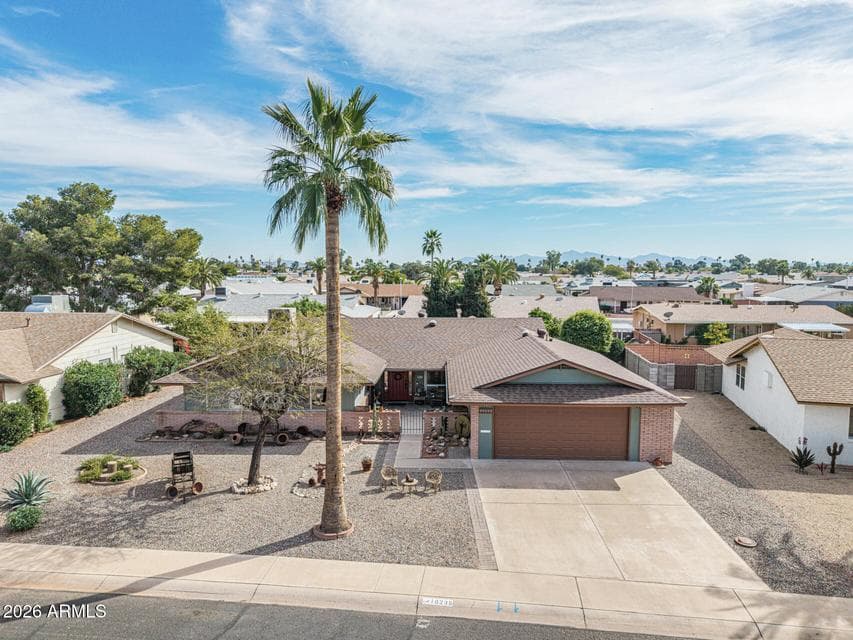 RARE 2462 SF HOME WITH A GREAT ROOM!