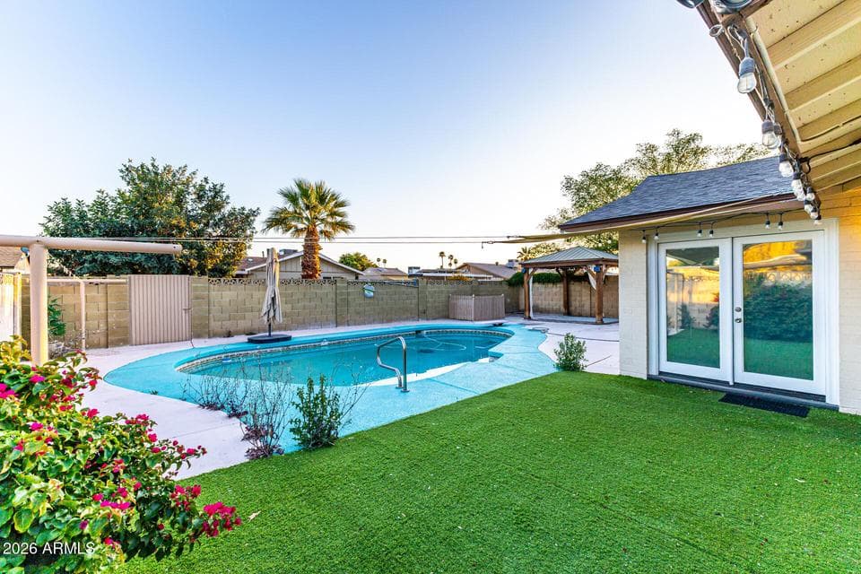 2537 E LA JOLLA Drive, Tempe, AZ 85282 — photo 1 of 39
