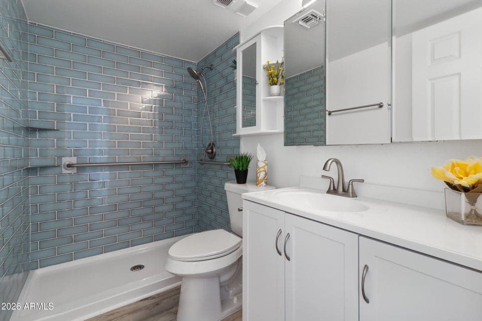 3033 E DEVONSHIRE Avenue 2033, Phoenix, AZ 85016 — photo 1 of 65