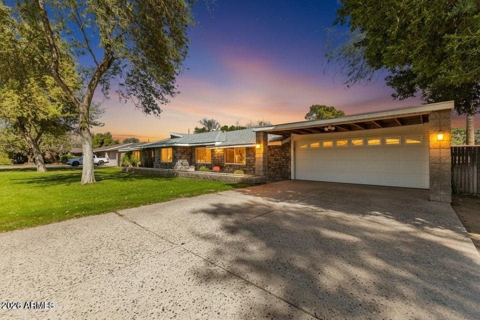 8115 N 11TH Avenue, Phoenix, AZ 85021 — photo 1 of 38