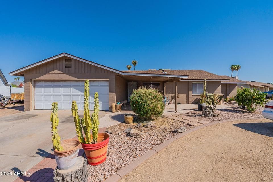 5344 W MERCER Lane, Glendale, AZ 85304 — photo 1 of 42