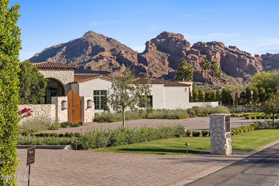 6541 N 48th Street, Paradise Valley, AZ 85253 — photo 1 of 34