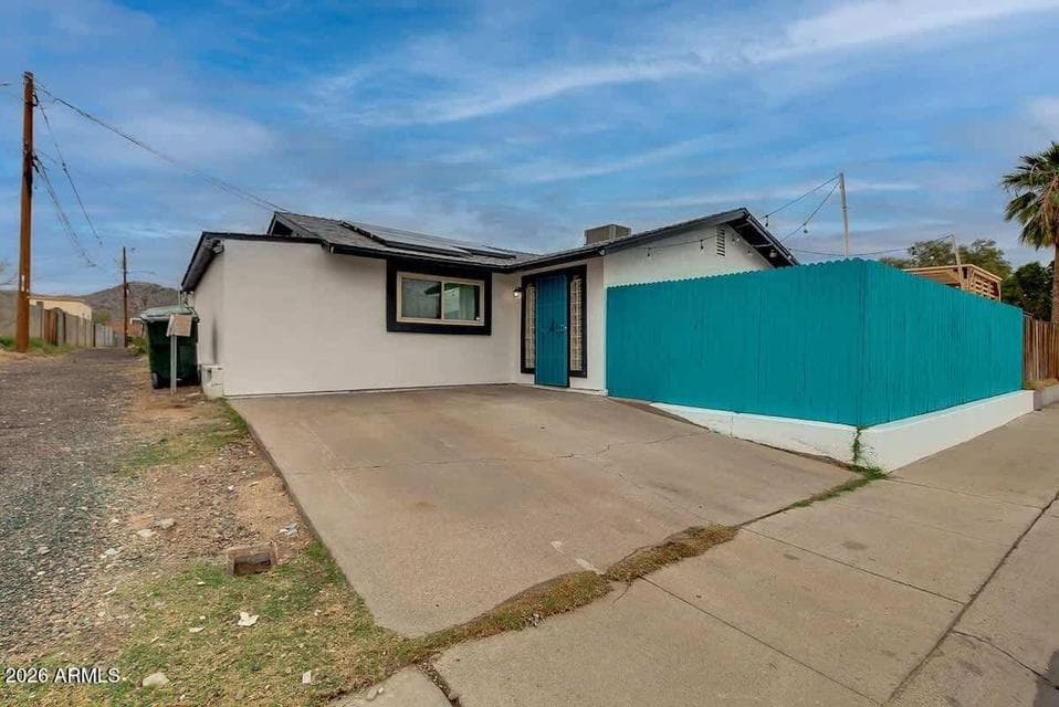 214 E ALICE Avenue, Phoenix, AZ 85020 — photo 1 of 18