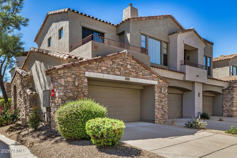 Building 10, corner unit with 2 car garage