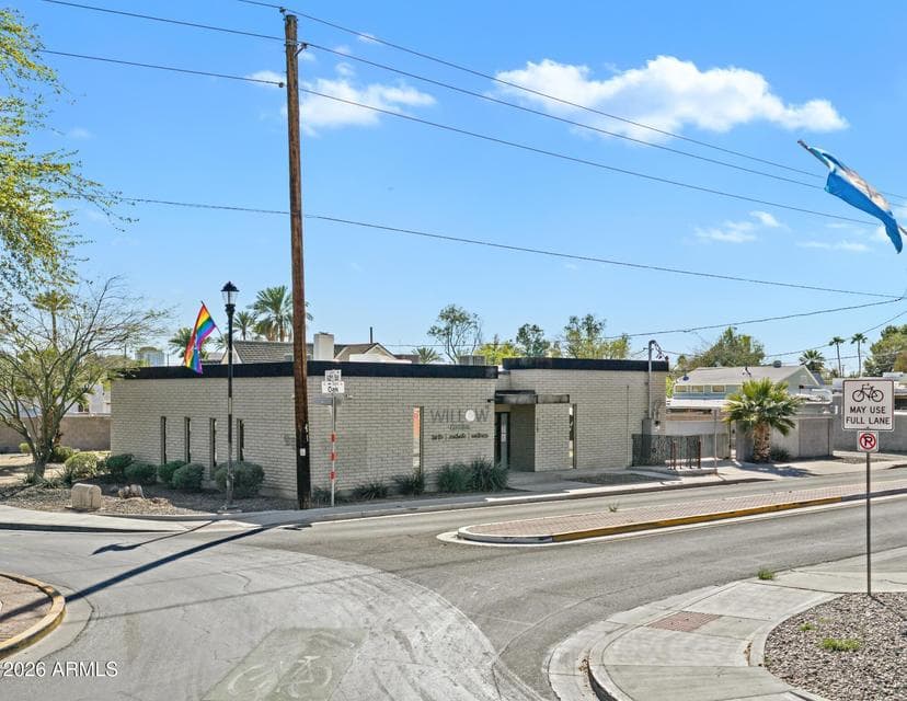 1197 E OAK Street, Phoenix, AZ 85006 — photo 1 of 7