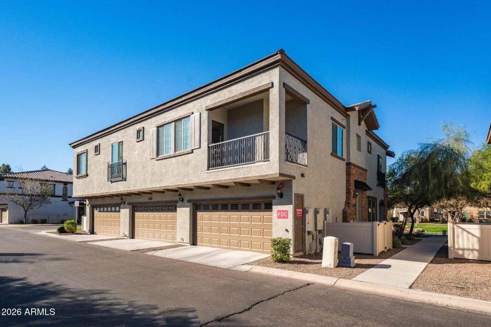 2750 S VOYAGER Drive 101, Gilbert, AZ 85295 — photo 1 of 35