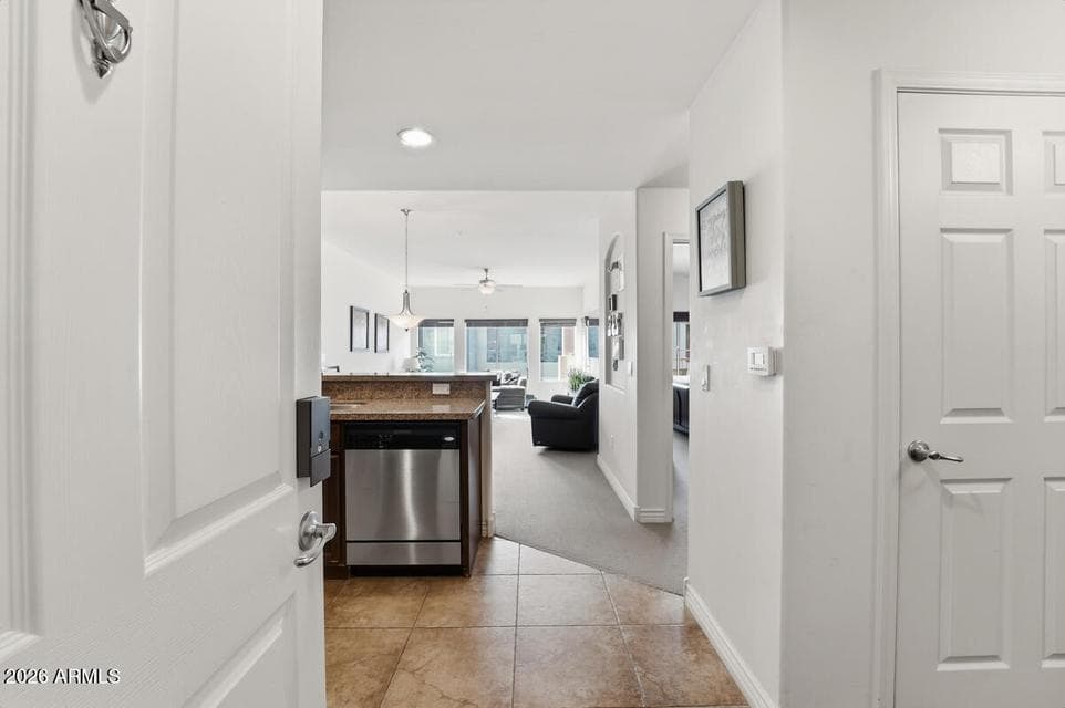 5350 E DEER VALLEY Drive 4401, Phoenix, AZ 85054 — photo 1 of 37