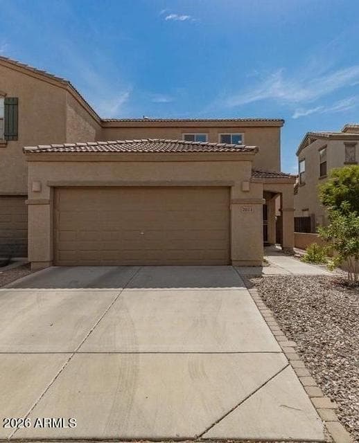 Long driveway, perfect for guests!