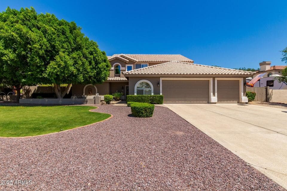 Gorgeous 2 Story Home on Large Lot (16,736 SF)