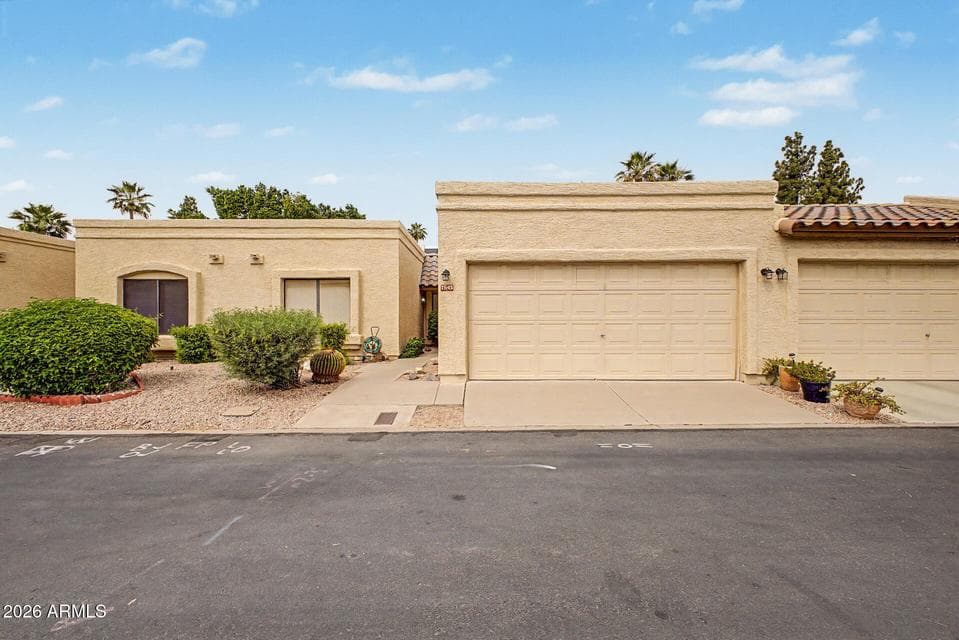 Townhome with 2 car garage