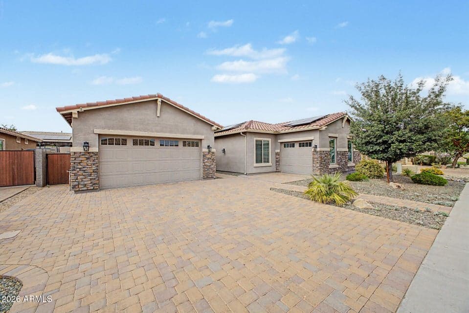 6618 W MADRE DEL ORO Drive, Phoenix, AZ 85083 — photo 1 of 42