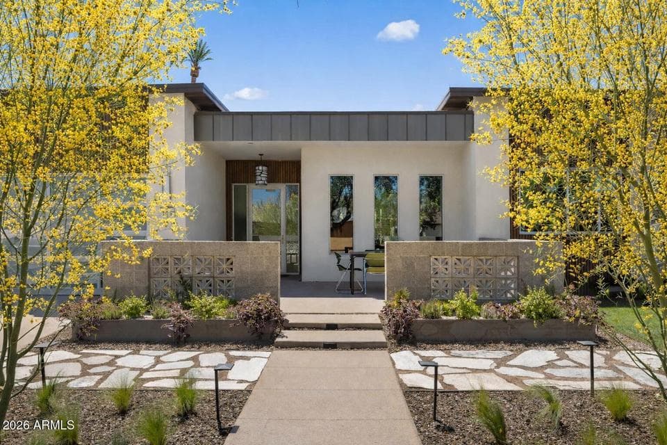 115 E GRISWOLD Road, Phoenix, AZ 85020 — photo 1 of 17