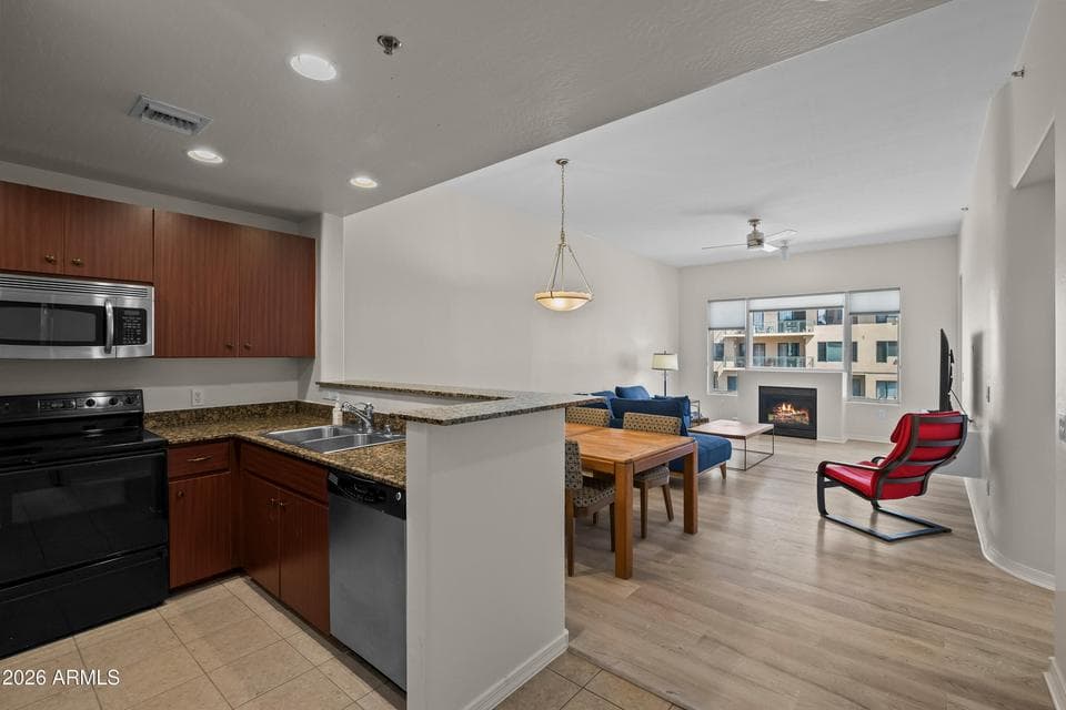 16 W ENCANTO Boulevard 417, Phoenix, AZ 85003 — photo 1 of 41
