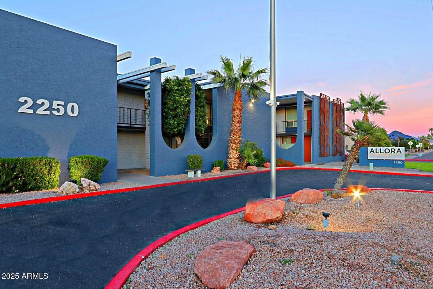 2250 W Glendale Avenue S, Phoenix, AZ 85021 — photo 1 of 7