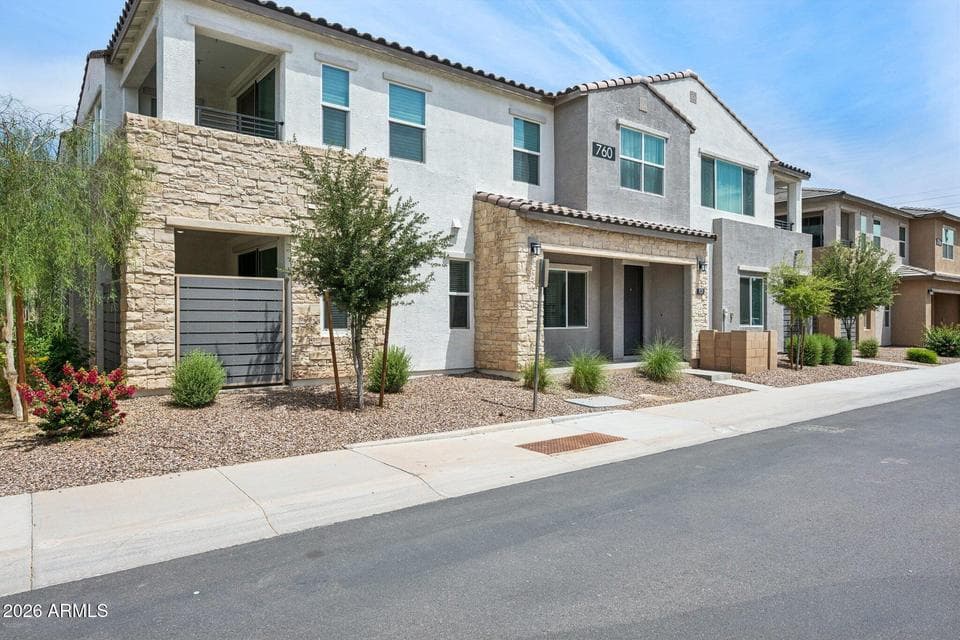 760 E Doral Avenue 101, Gilbert, AZ 85297 — photo 1 of 24