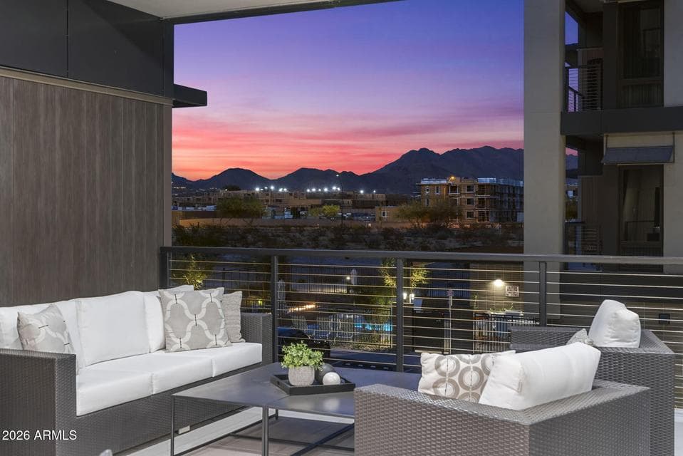 39' terrace showcasing mountain views and stunning Arizona sunsets.