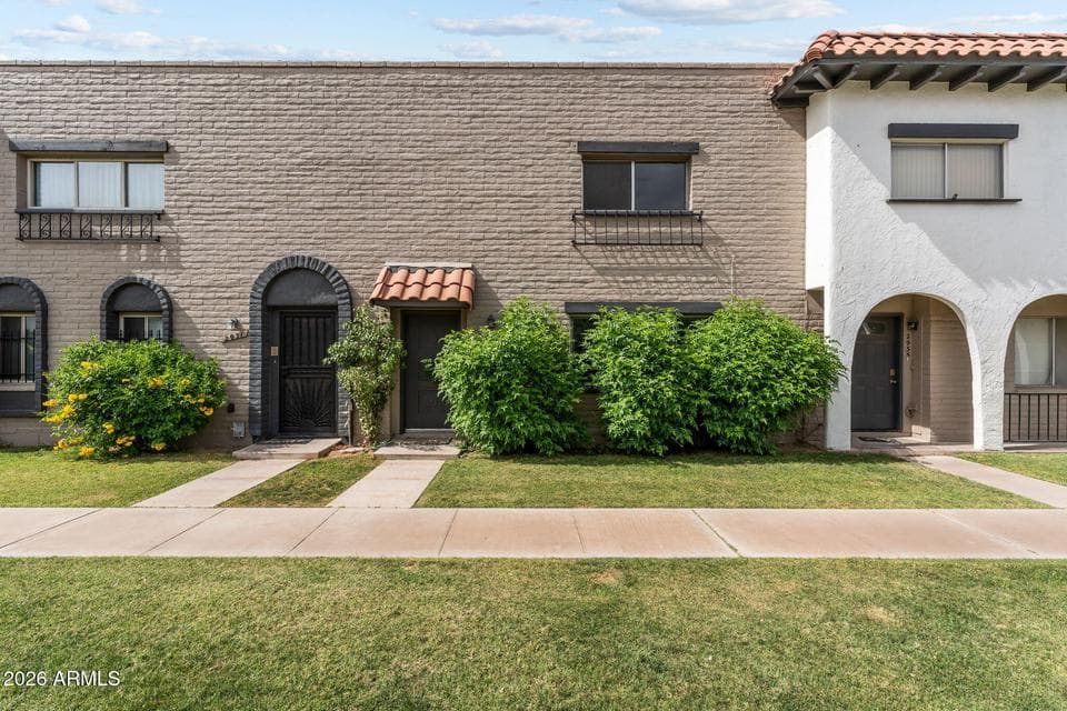 2933 E FAIRMOUNT Avenue, Phoenix, AZ 85016 — photo 1 of 35