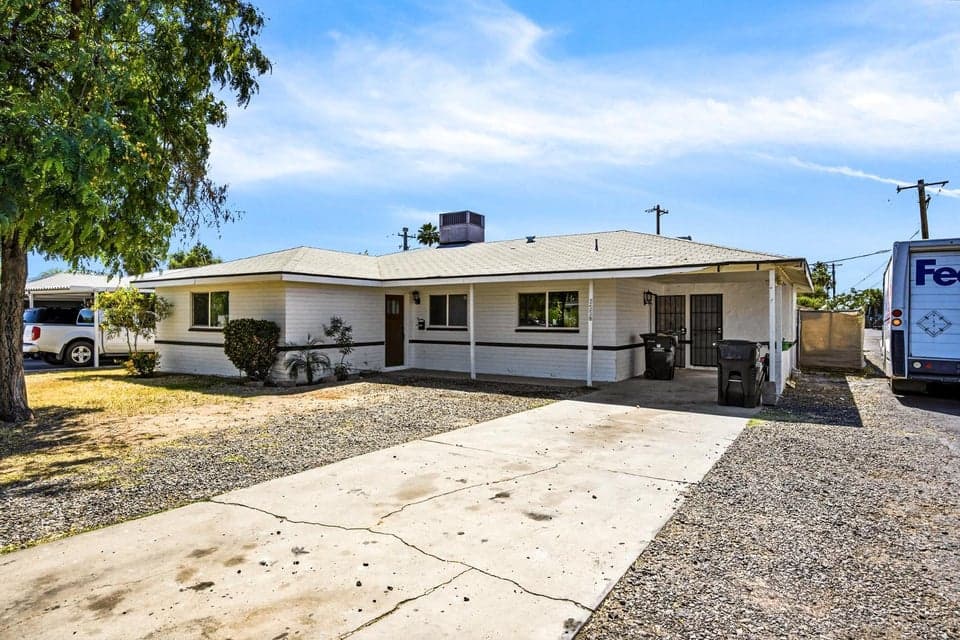 2558 N 40th, Phoenix, AZ 85008 — photo 1 of 19