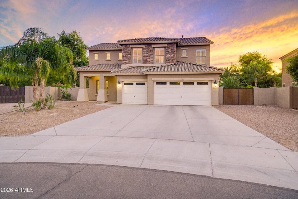 4984 S COBBLESTONE Street, Gilbert, AZ 85298 — photo 1 of 31