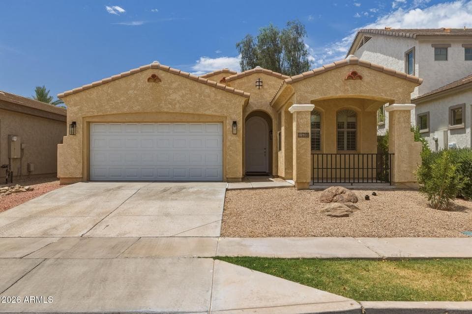1570 S CHAPARRAL Boulevard, Gilbert, AZ 85296 — photo 1 of 38