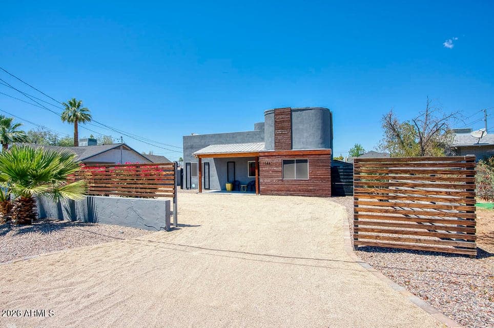 Own a piece of Midtown Phoenix history- Built 1920! LIVE-WORK-PLAY or own an investment!