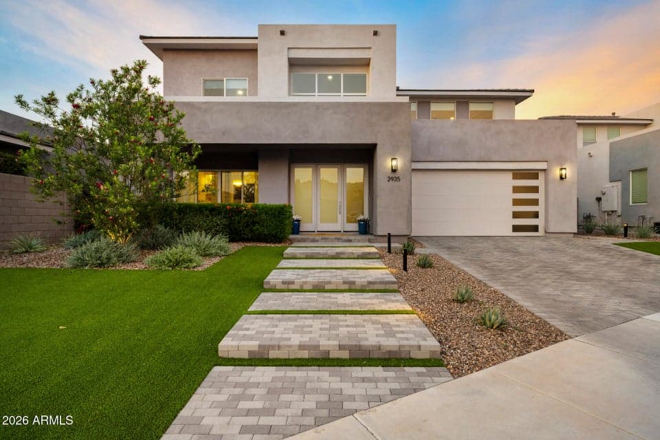 2935 S SANDSTONE Court, Gilbert, AZ 85295 — photo 1 of 28