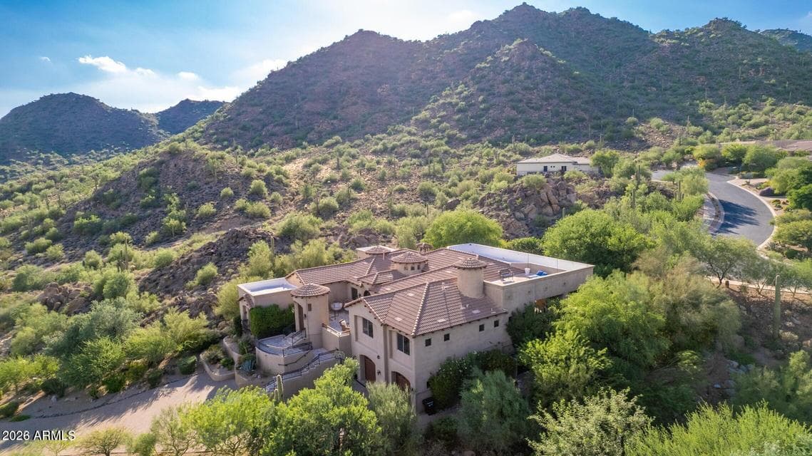 TUCKED IN THE HIDDEN HILLS OF SCOTTSDALE