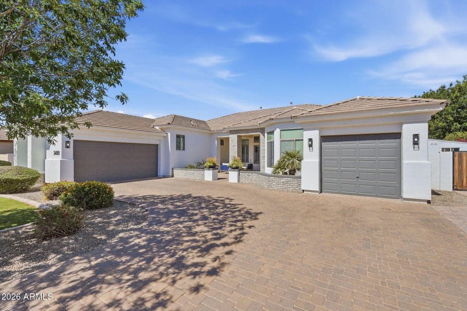5400 S CROSSCREEK Drive, Chandler, AZ 85249 — photo 1 of 60