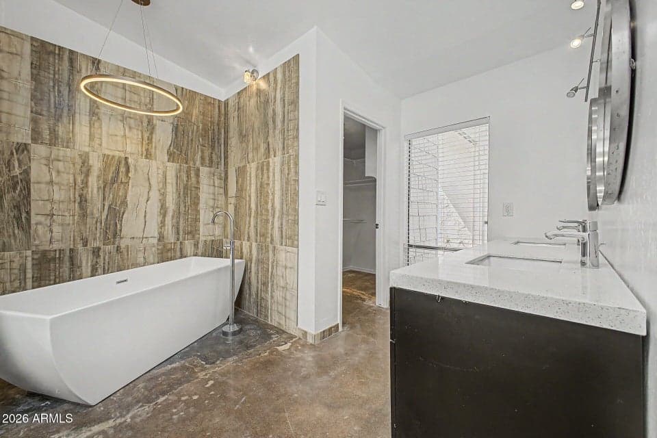6640 N CHATELAINE Place, Phoenix, AZ 85014 — photo 1 of 37