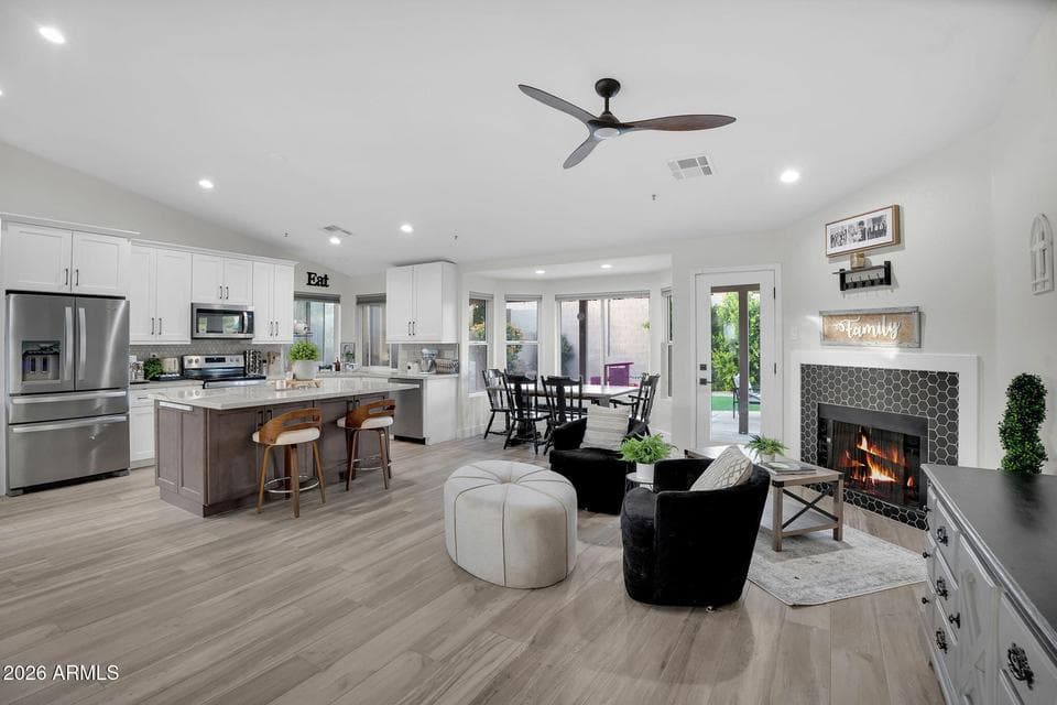 9410 E TOPEKA Drive, Scottsdale, AZ 85255 — photo 1 of 25