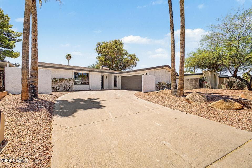 4101 E ALAN Lane, Phoenix, AZ 85028 — photo 1 of 43