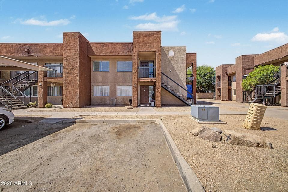 3810 N MARYVALE Parkway 2016, Phoenix, AZ 85031 — photo 1 of 33