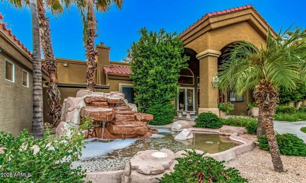 2929 W YORKSHIRE Drive 1025, Phoenix, AZ 85027 — photo 1 of 15
