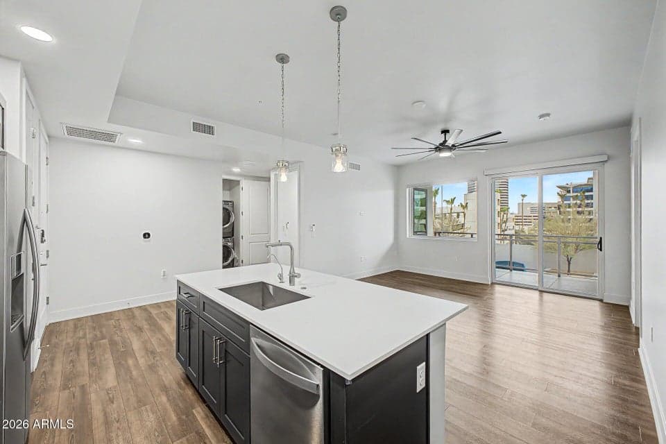 3131 N CENTRAL Avenue 4011, Phoenix, AZ 85012 — photo 1 of 42
