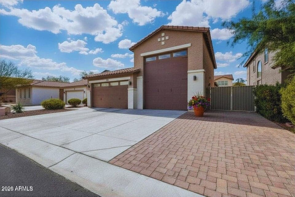 Extended Drive Way w/RV Gate