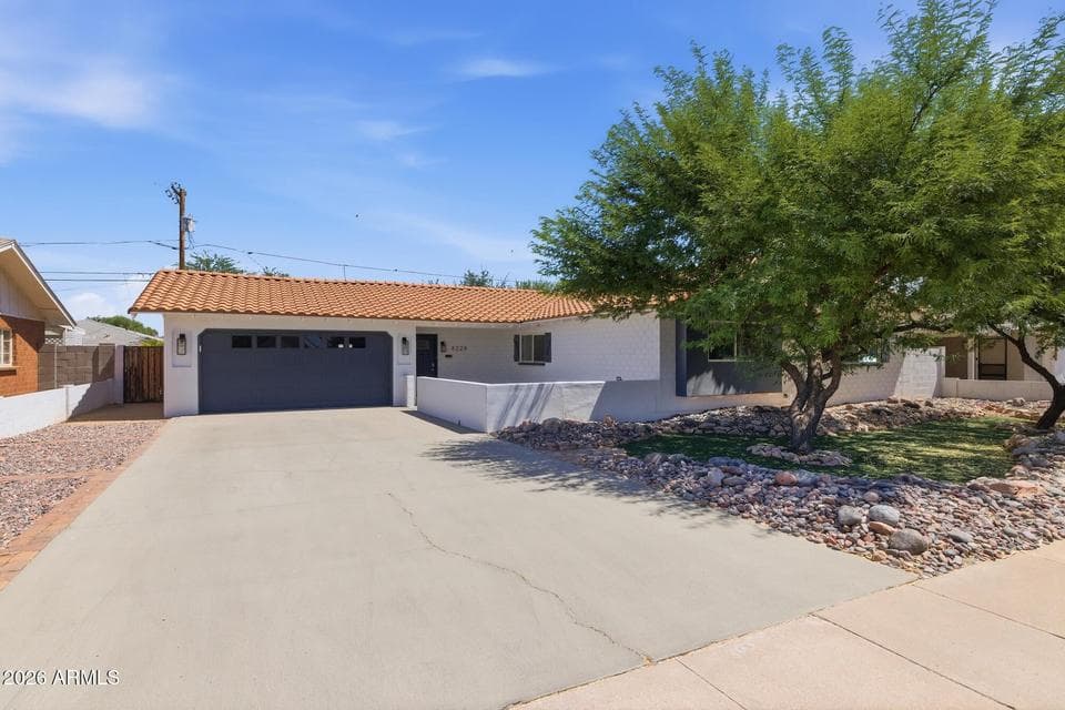 8224 E DEVONSHIRE Avenue, Scottsdale, AZ 85251 — photo 1 of 22